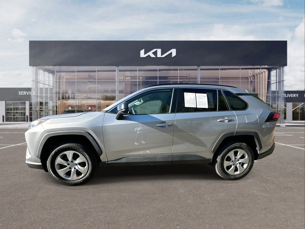 Used 2021 Toyota RAV4 LE image 5