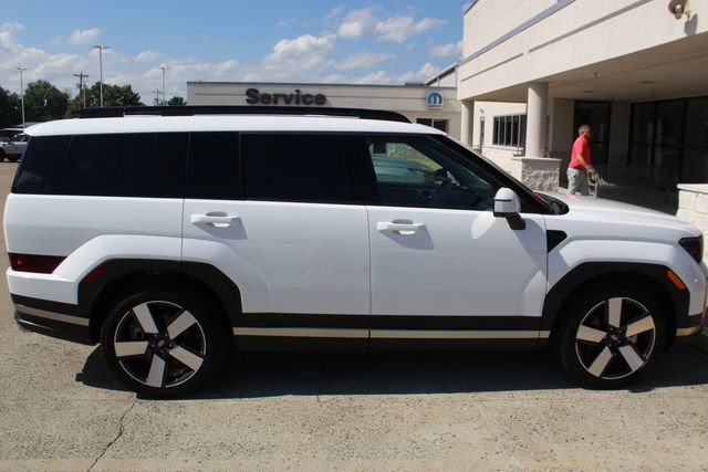 Used 2025 Hyundai Santa Fe Limited AWD/4WD image 5