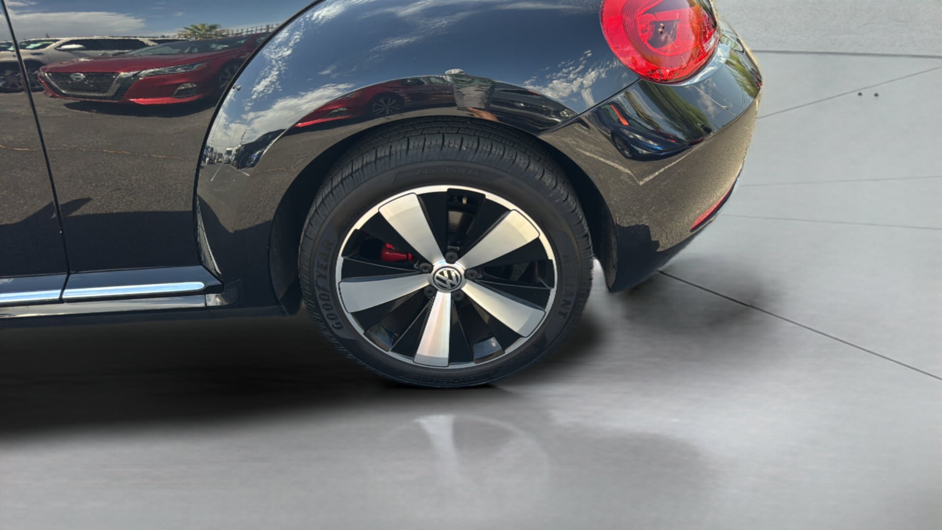 Used 2013 Volkswagen Beetle 2.0T FWD image 36