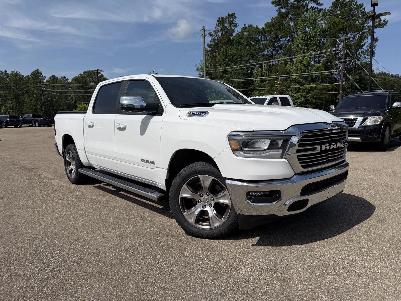 Used 2023 RAM 1500 Laramie AWD/4WD image 3