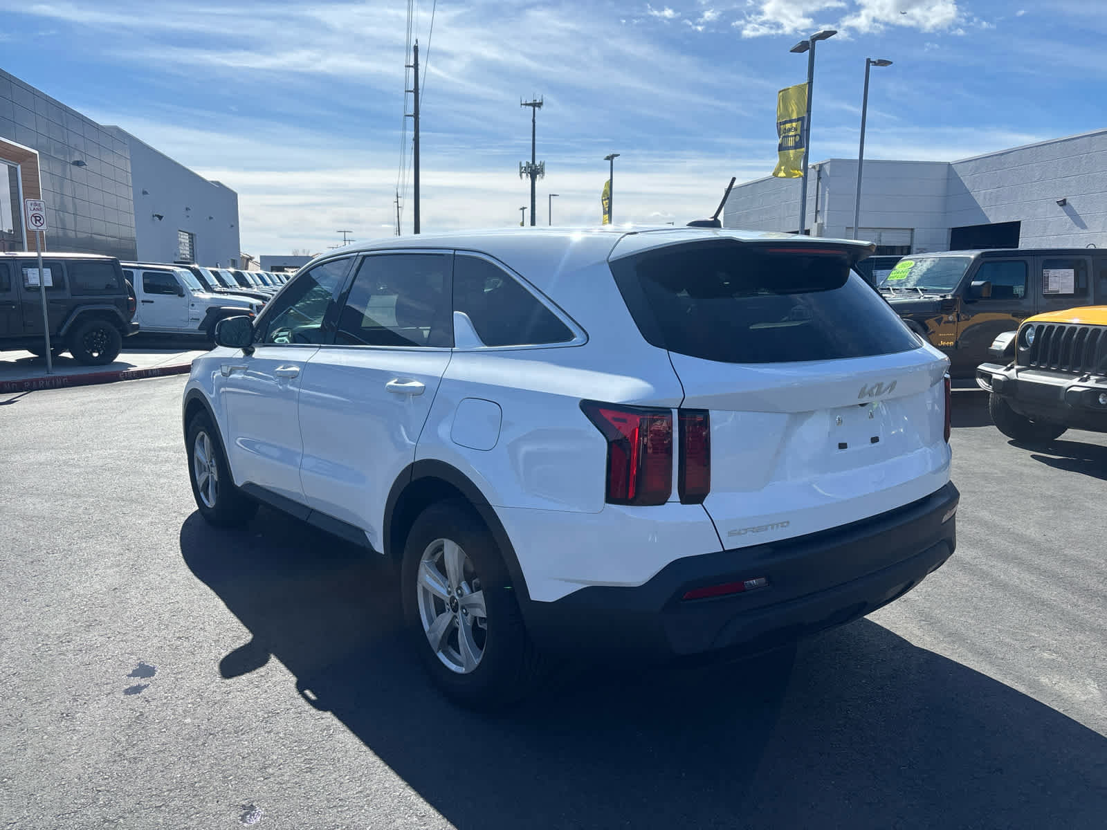 Used 2023 Kia Sorento LX image 7