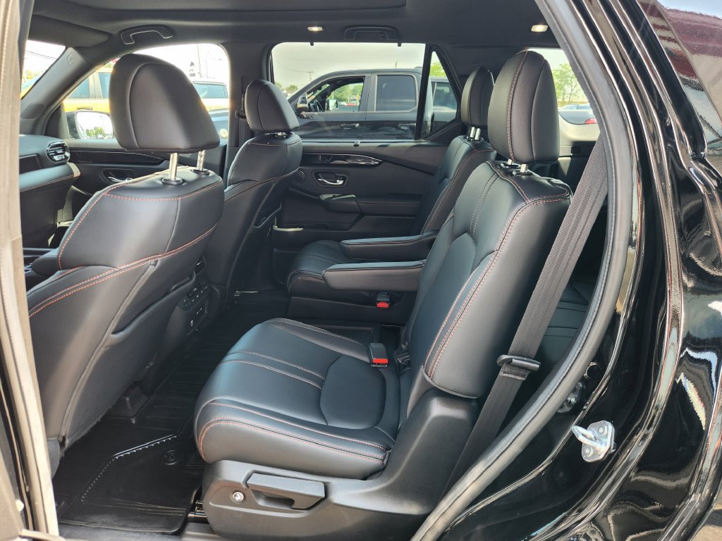 Used 2024 Honda Pilot TrailSport image 16