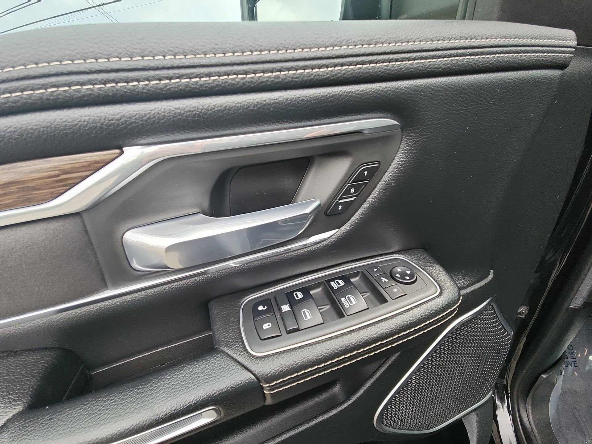 Certified 2019 RAM 1500 Laramie w/ Off Road Group image 15