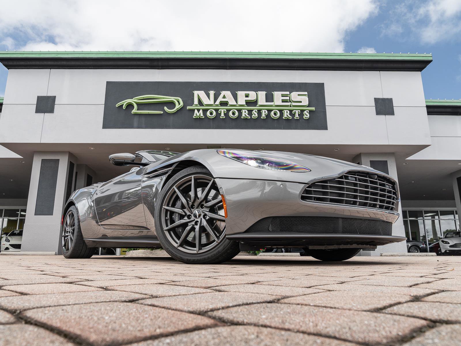 Used 2020 Aston Martin DB11 Volante image 3