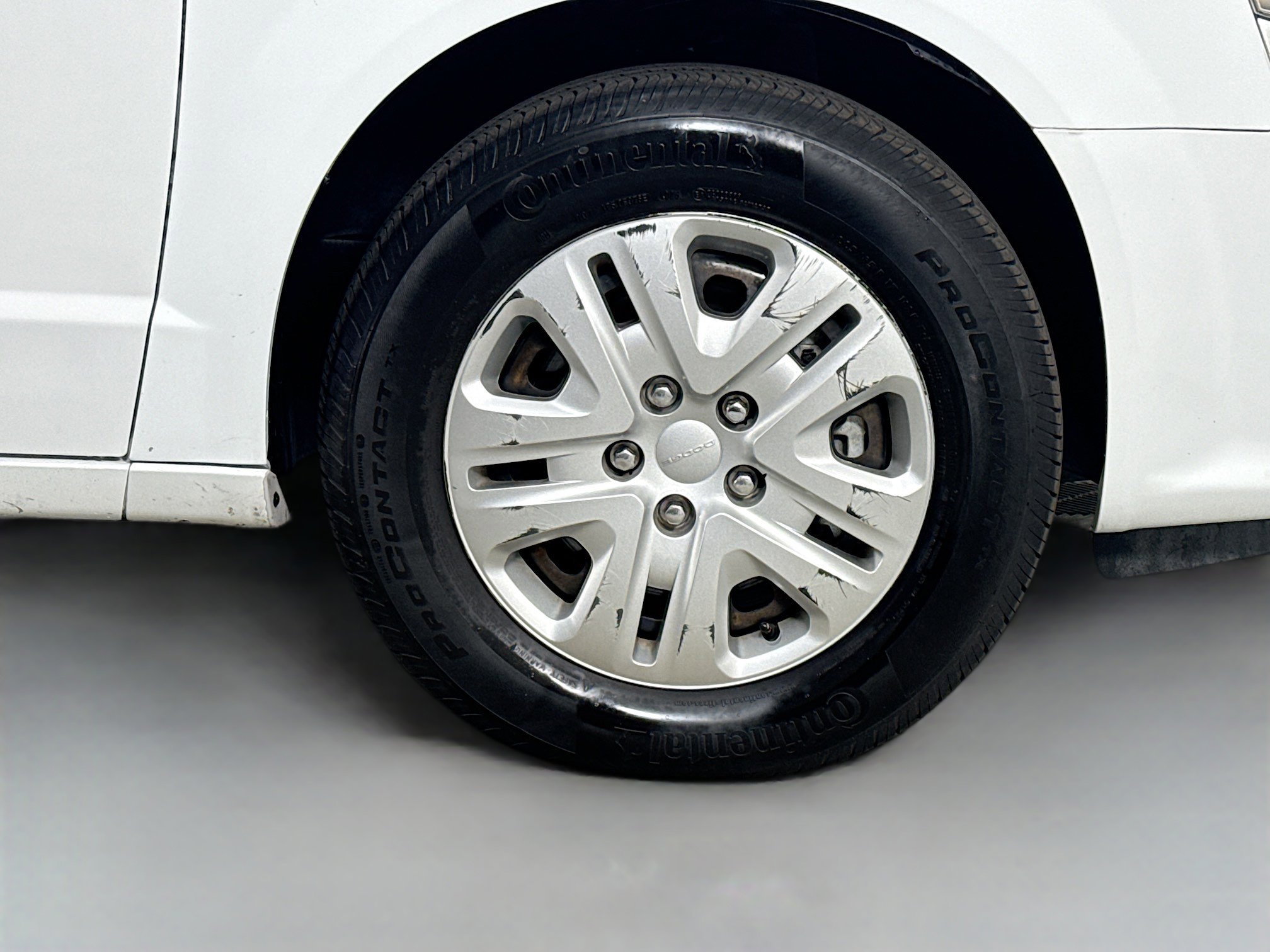 Used 2019 Dodge Grand Caravan SE image 30