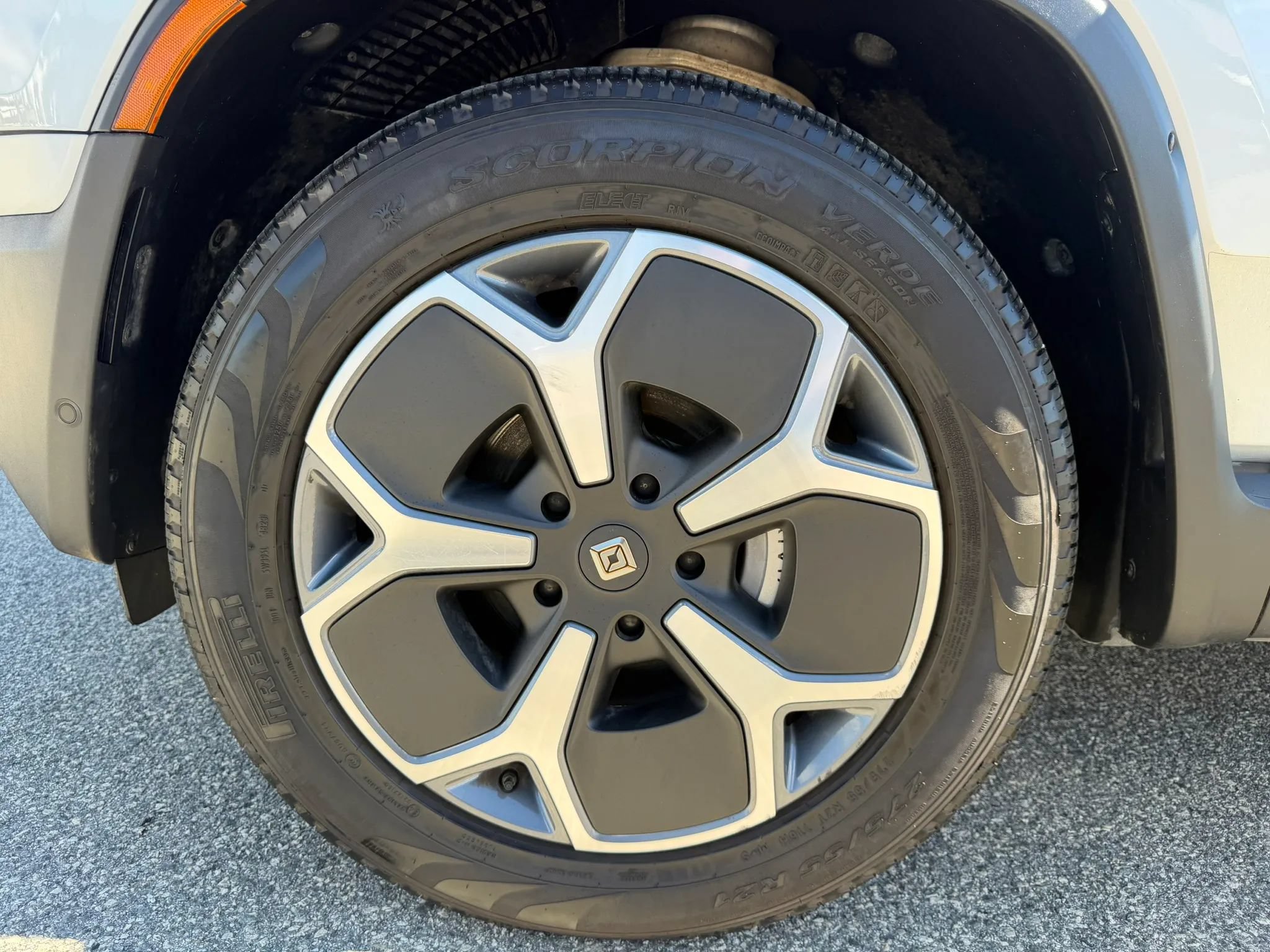 Used 2024 Rivian R1S Adventure Dual AWD/4WD image 34