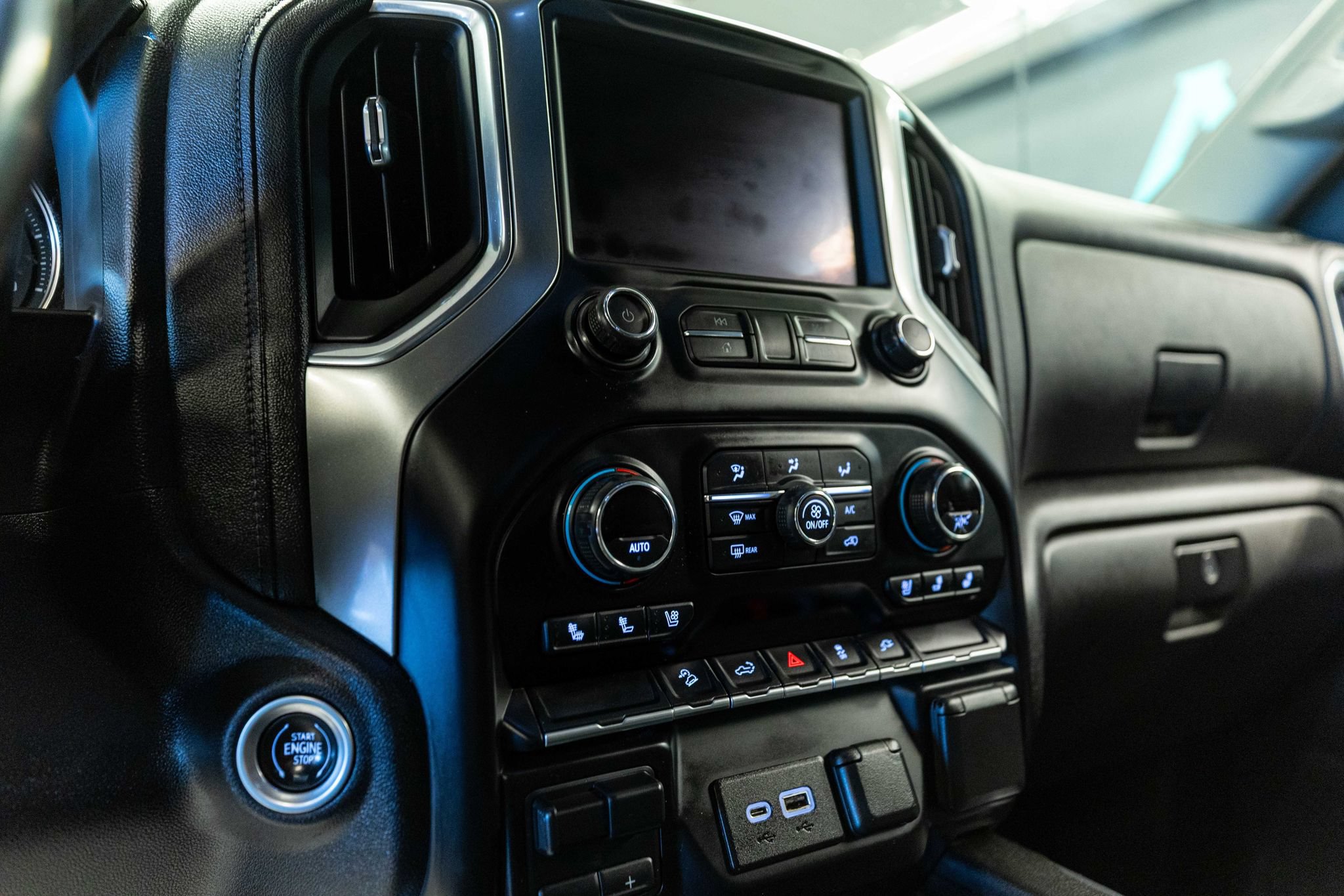 Used 2021 Chevrolet Silverado 2500 LTZ w/ LTZ Convenience Package AWD/4WD image 12