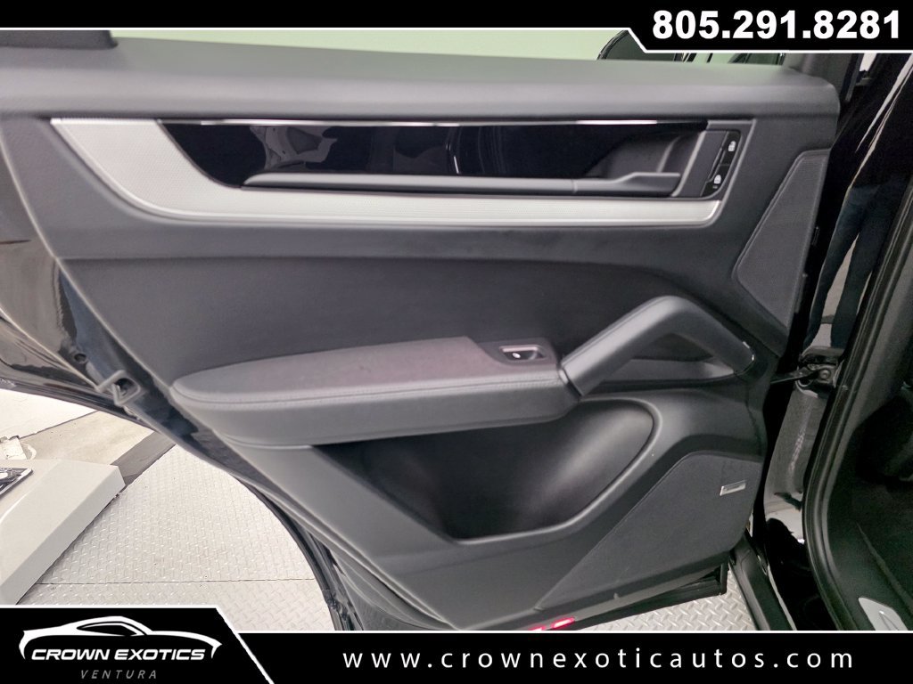 Used 2024 Porsche Cayenne S AWD/4WD image 19