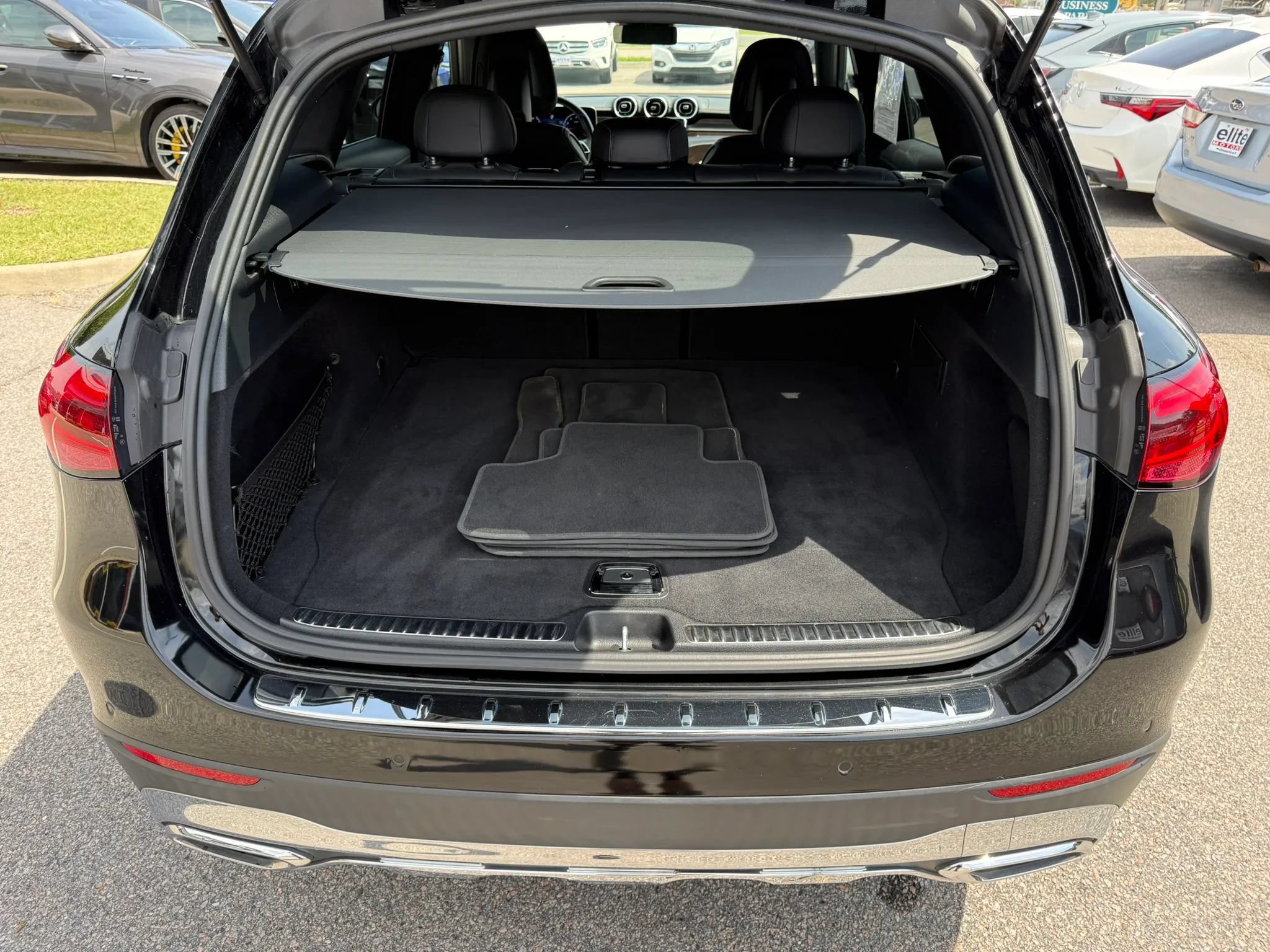 Used 2023 Mercedes-Benz GLC 300 4MATIC image 36