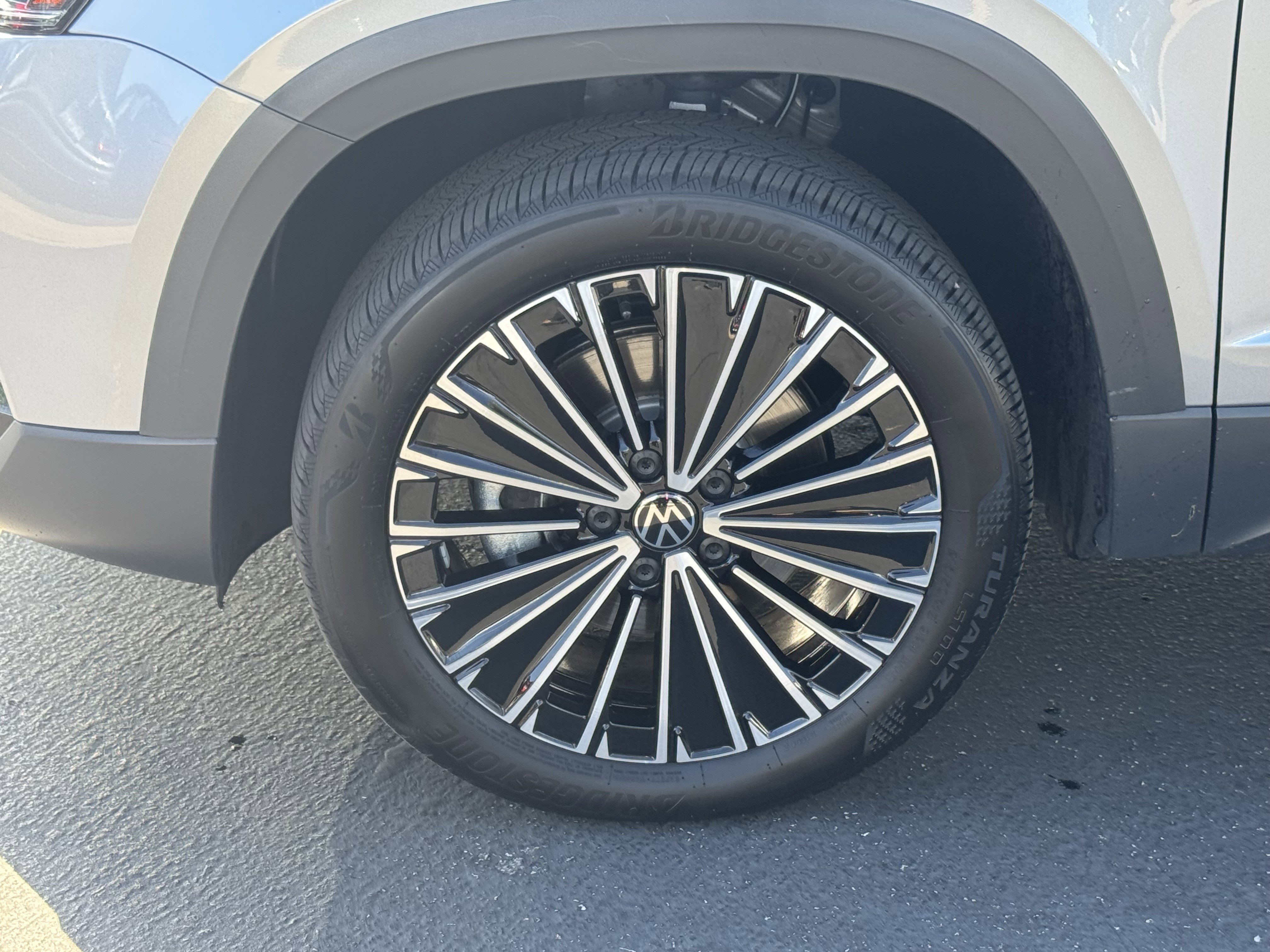 Used 2025 Volkswagen Taos SE image 11