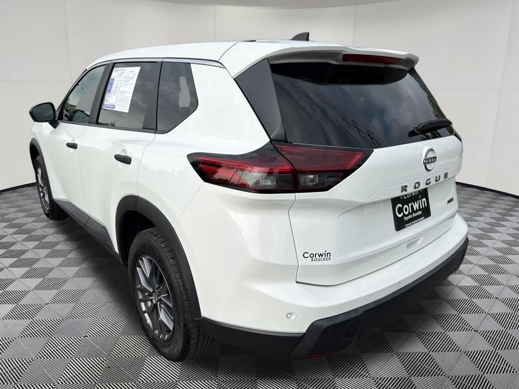 Used 2024 Nissan Rogue S AWD/4WD image 5
