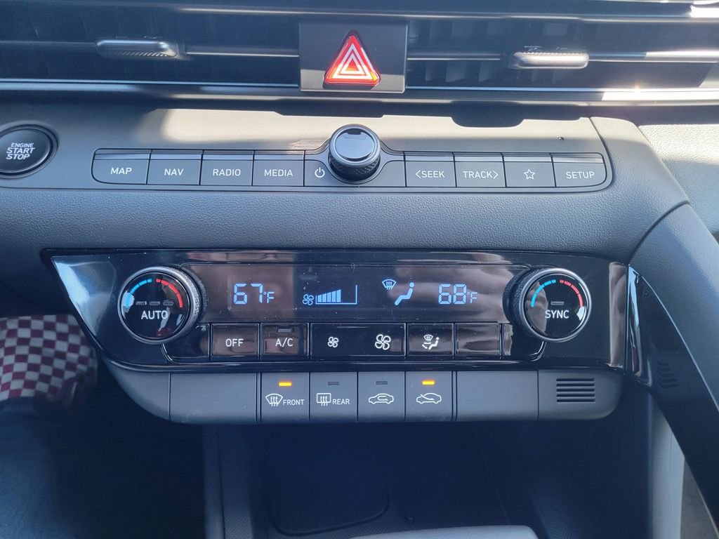 Certified 2025 Hyundai Elantra SEL image 21