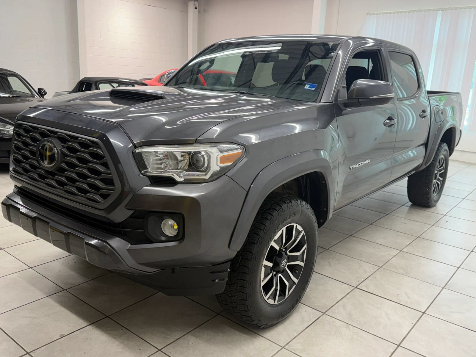 Used 2020 Toyota Tacoma TRD Sport AWD/4WD image 3