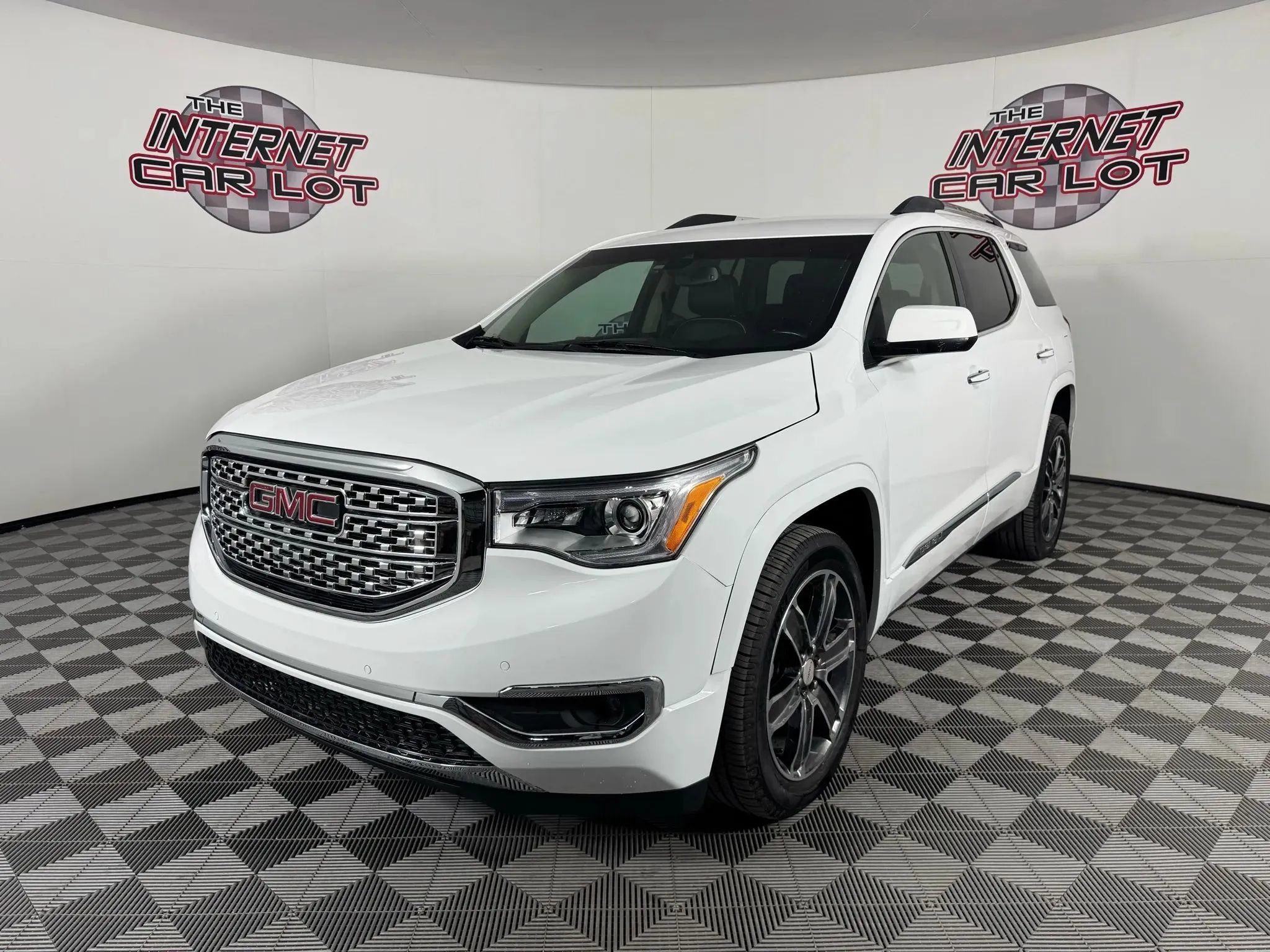 Used 2019 GMC Acadia Denali AWD/4WD image 3