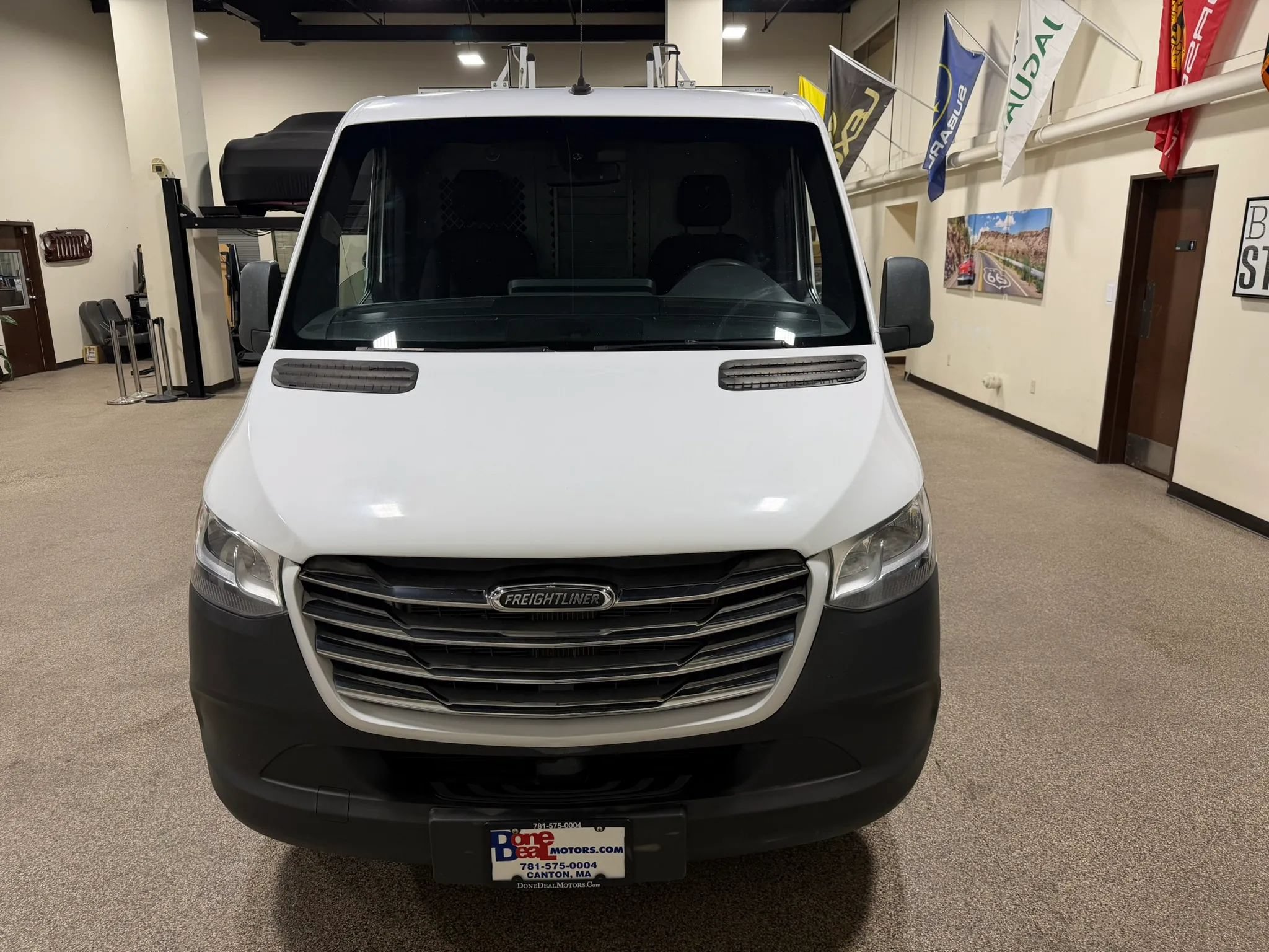 Used 2019 Freightliner Sprinter 144 RWD image 11