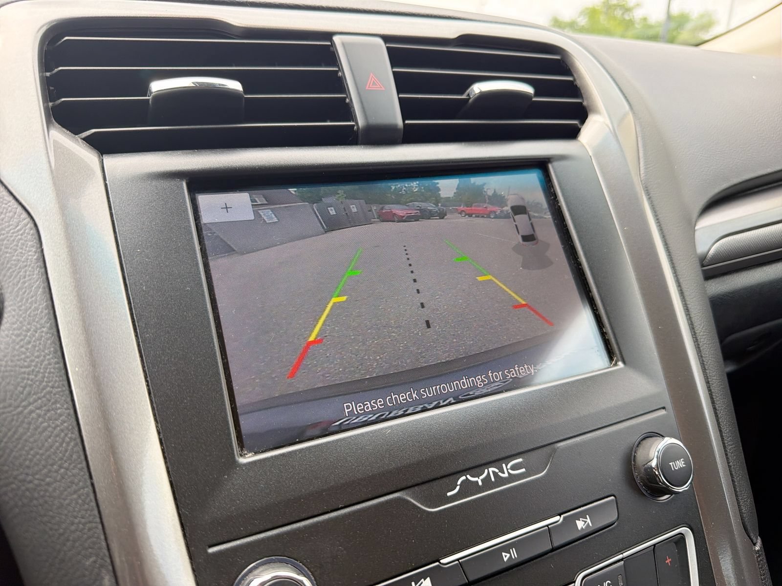Used 2020 Ford Fusion SE FWD image 29