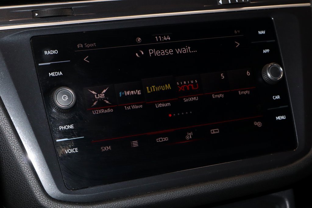 Used 2024 Volkswagen Tiguan SEL R-Line image 2