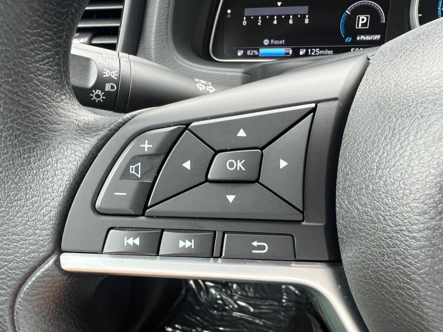 Used 2025 Nissan Leaf S image 14