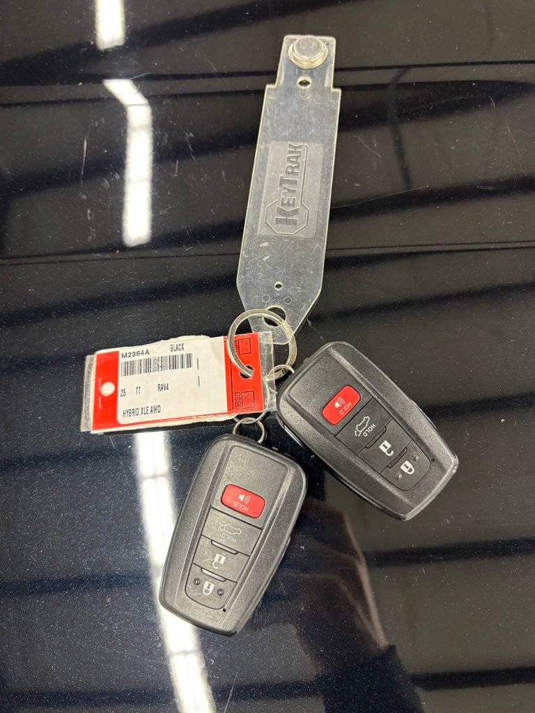Used 2025 Toyota RAV4 XLE w/ Convenience Package AWD/4WD image 25