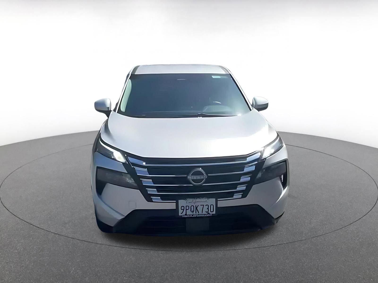 Used 2025 Nissan Rogue SV image 4