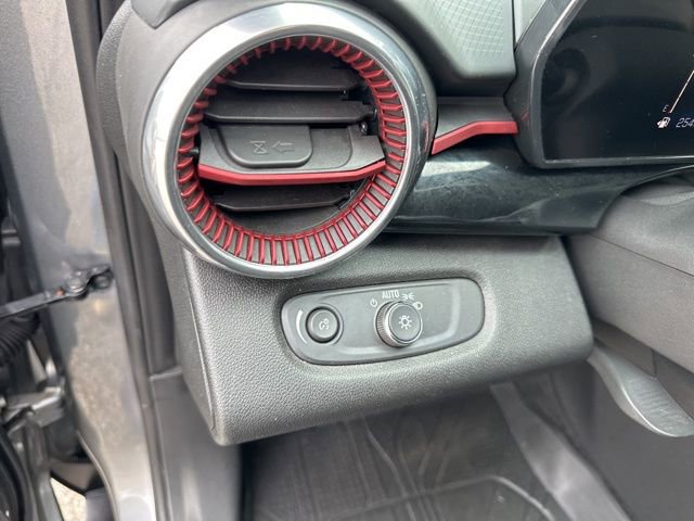 Used 2024 Chevrolet Trax RS w/ Driver Confidence Package image 15