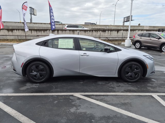Used 2025 Toyota Prius LE FWD image 4