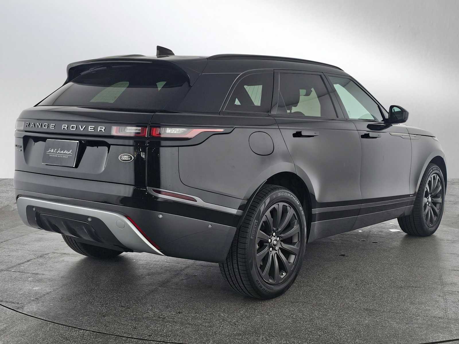 Used 2018 Land Rover Range Rover Velar R-Dynamic SE AWD/4WD image 5