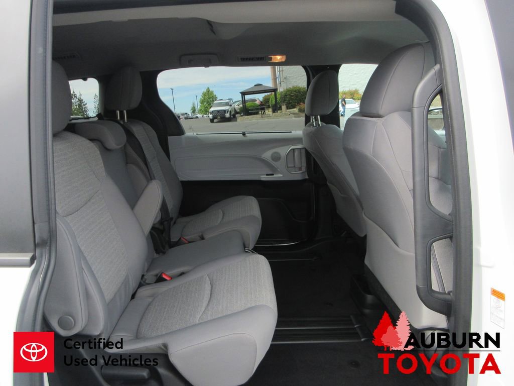 Used 2026 Toyota Sienna LE image 15