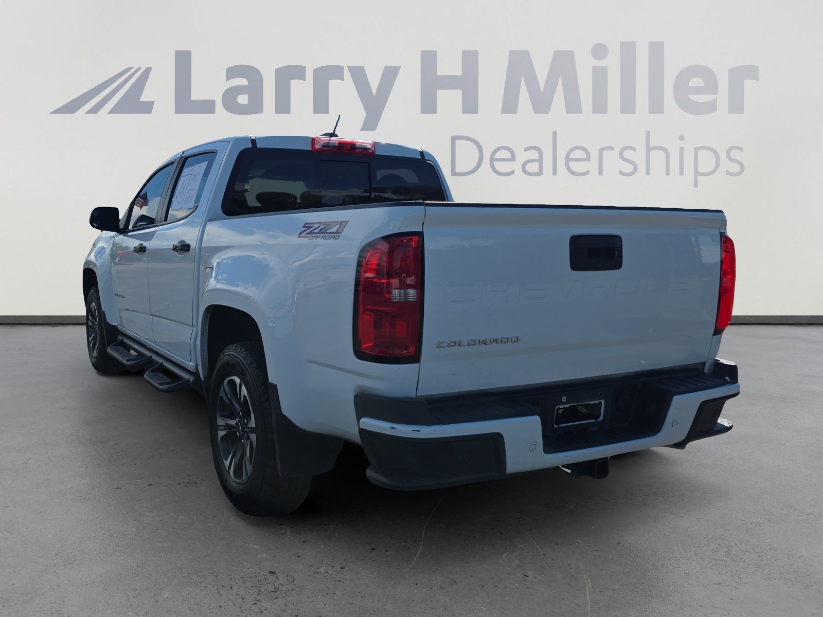 Used 2021 Chevrolet Colorado Z71 w/ Safety Package image 3