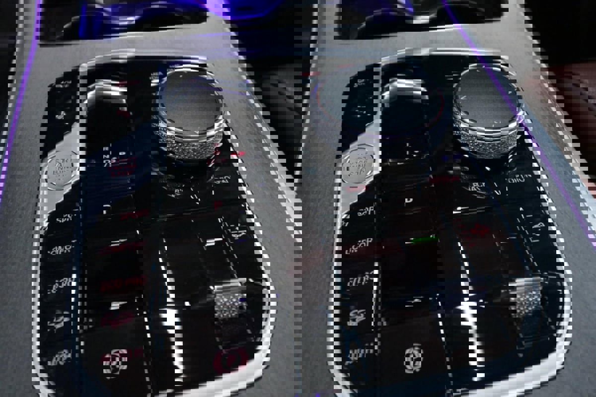 Used 2023 BMW X7 xDrive40i w/ Premium Package image 16