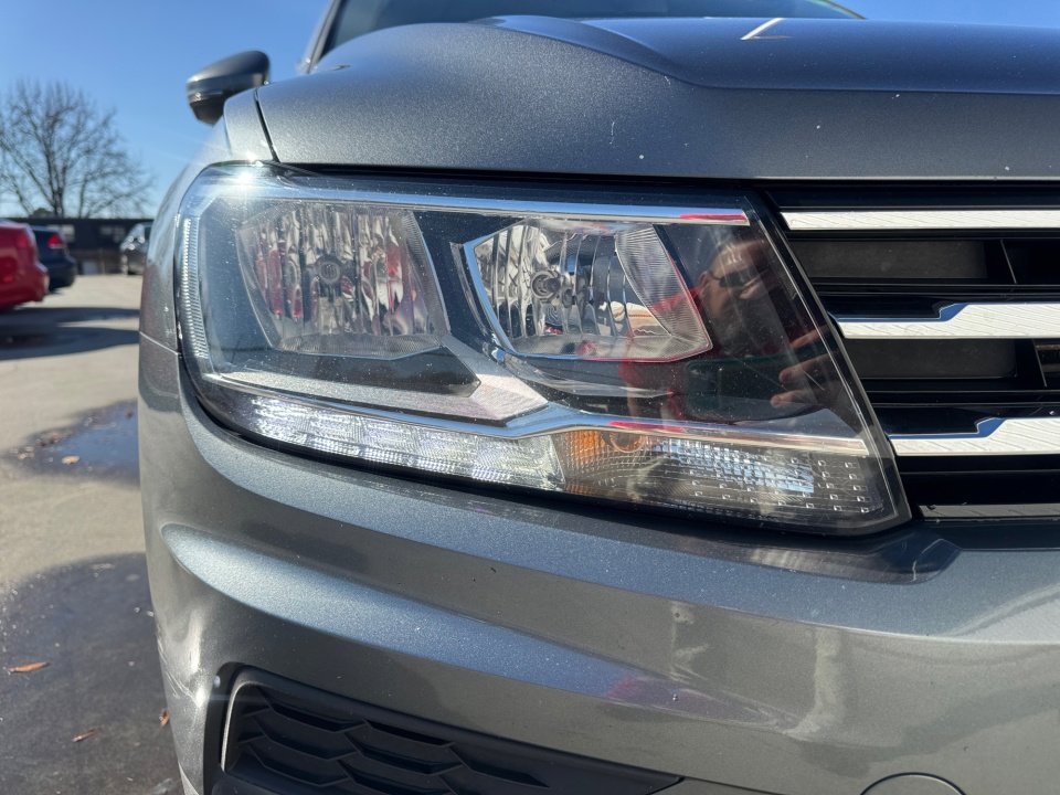 Used 2021 Volkswagen Tiguan SE image 28