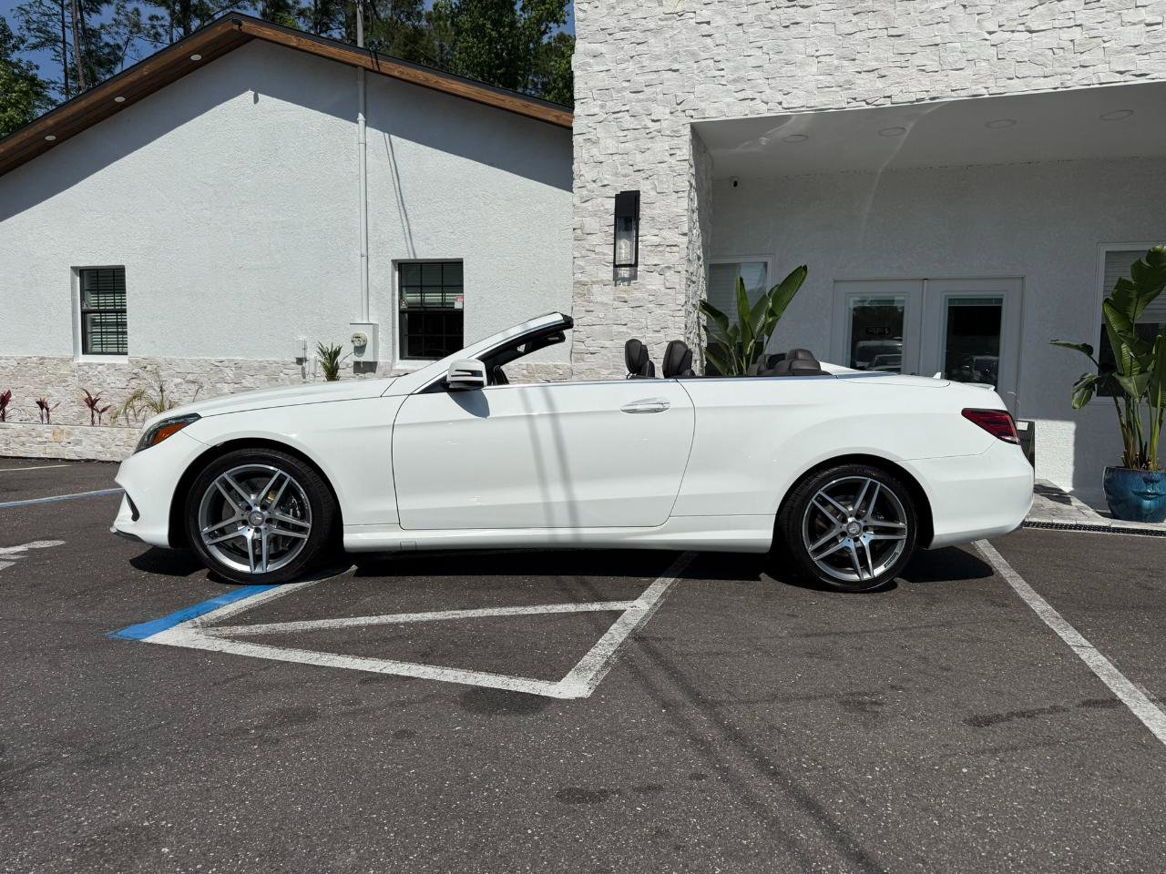 Used 2014 Mercedes-Benz E 550 Cabriolet image 2