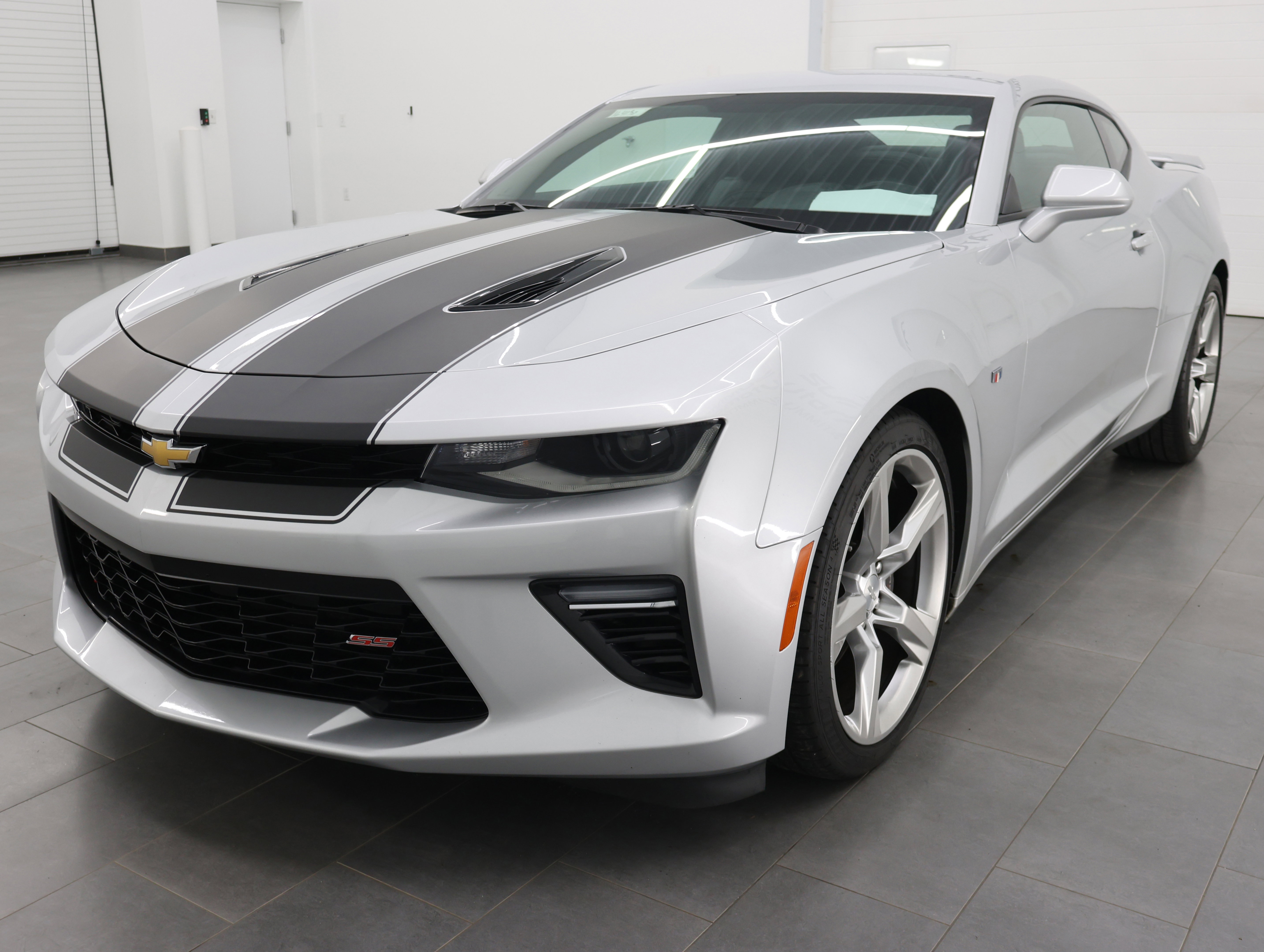 Used 2017 Chevrolet Camaro SS RWD image 7