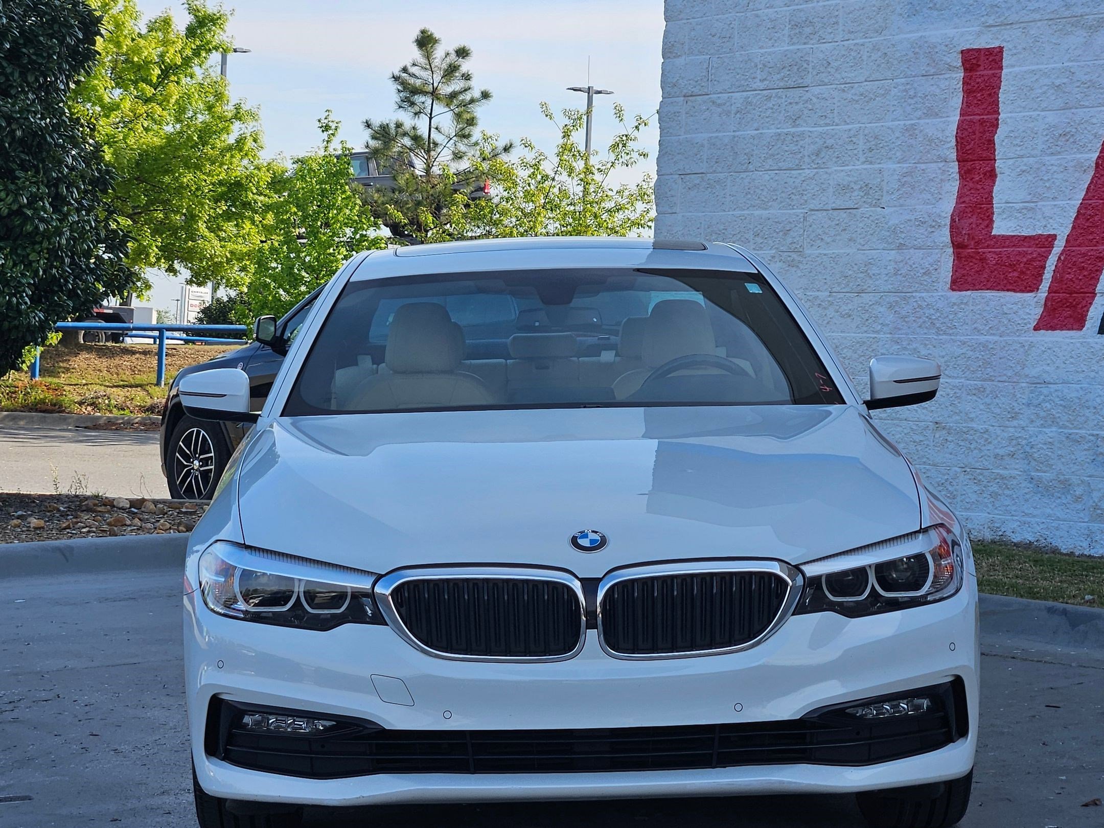 Used 2018 BMW 530i w/ Premium Package image 2