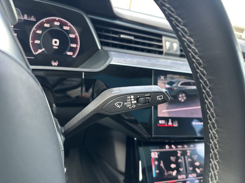 Used 2024 Audi Q8 e-tron Prestige image 35