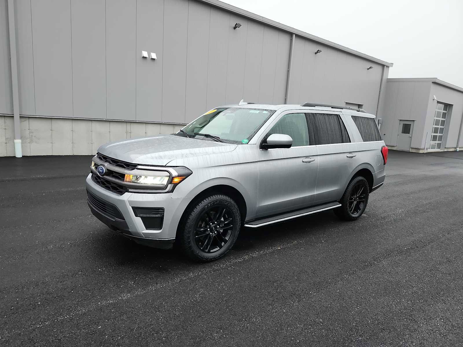 Used 2022 Ford Expedition XLT image 1