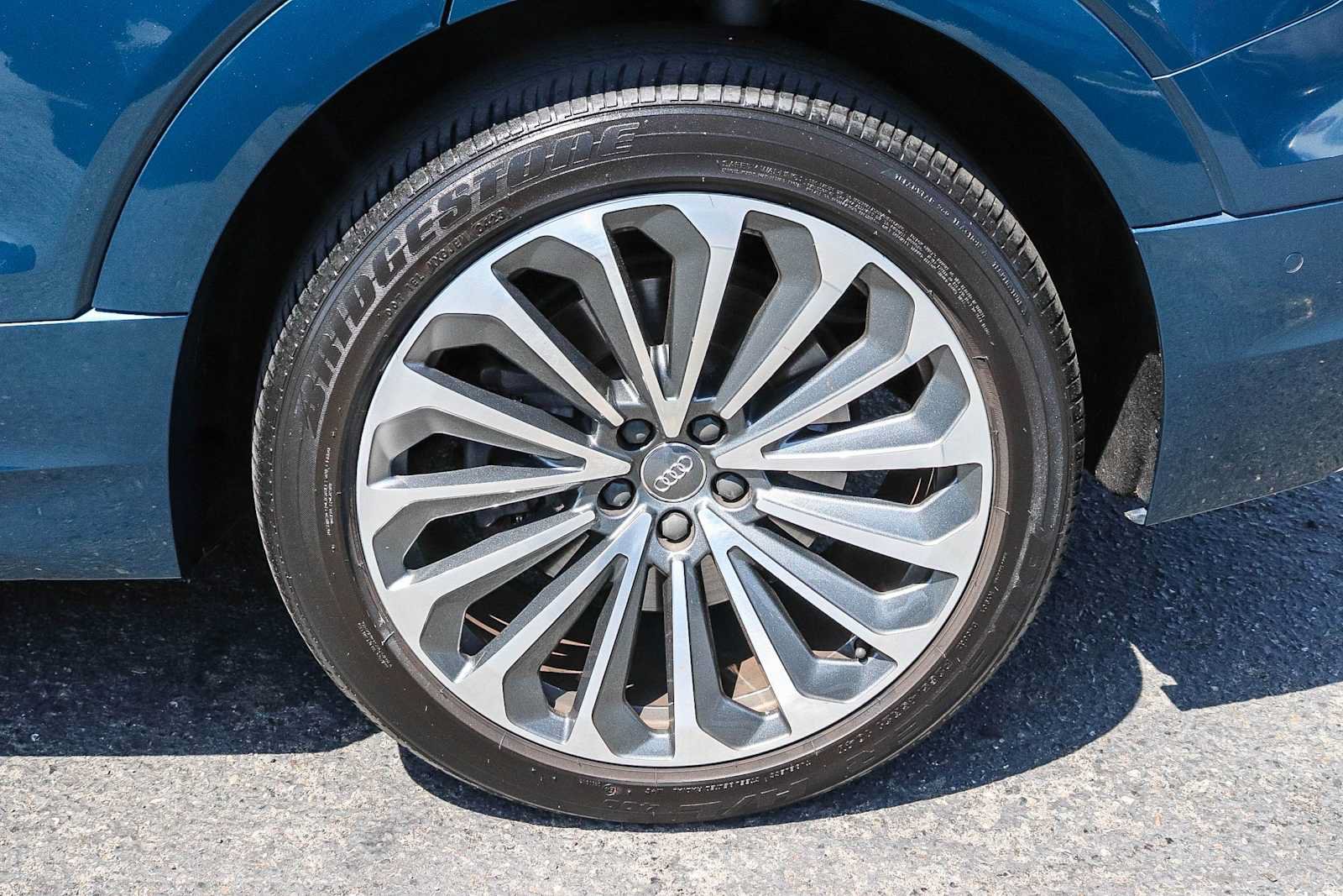 Used 2019 Audi e-tron Prestige w/ Prestige Package AWD/4WD image 13