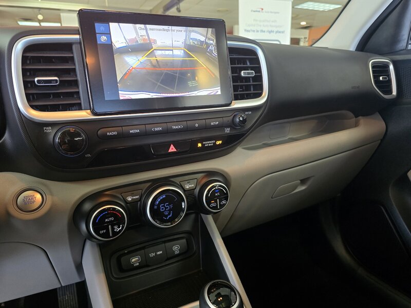 Used 2025 Hyundai Venue SEL FWD image 21
