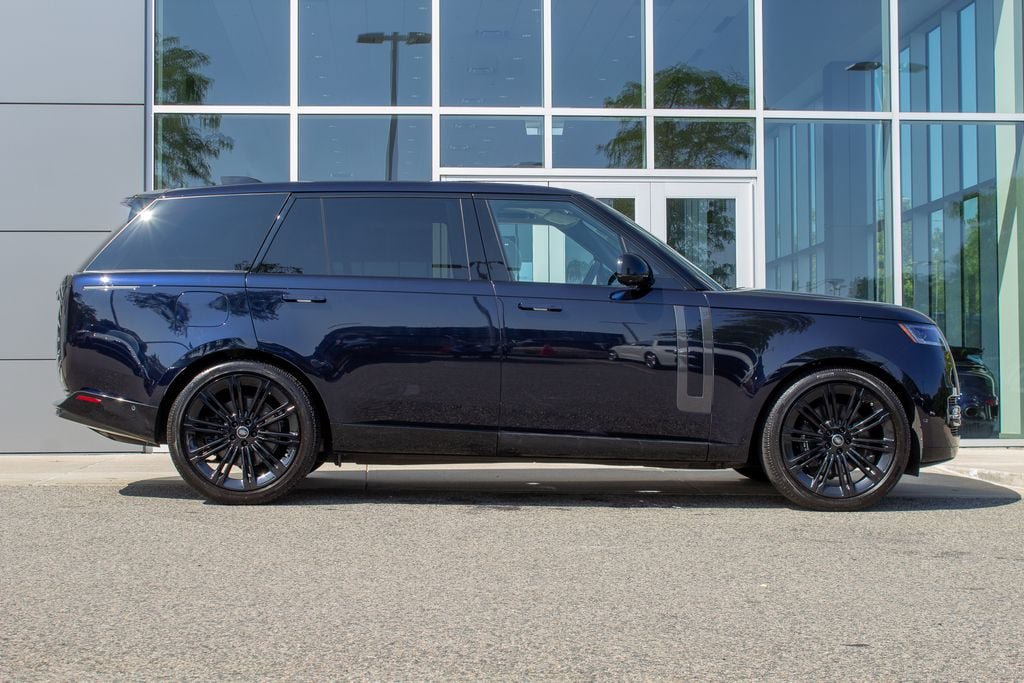 Used 2025 Land Rover Range Rover Long Wheelbase SE AWD/4WD image 4
