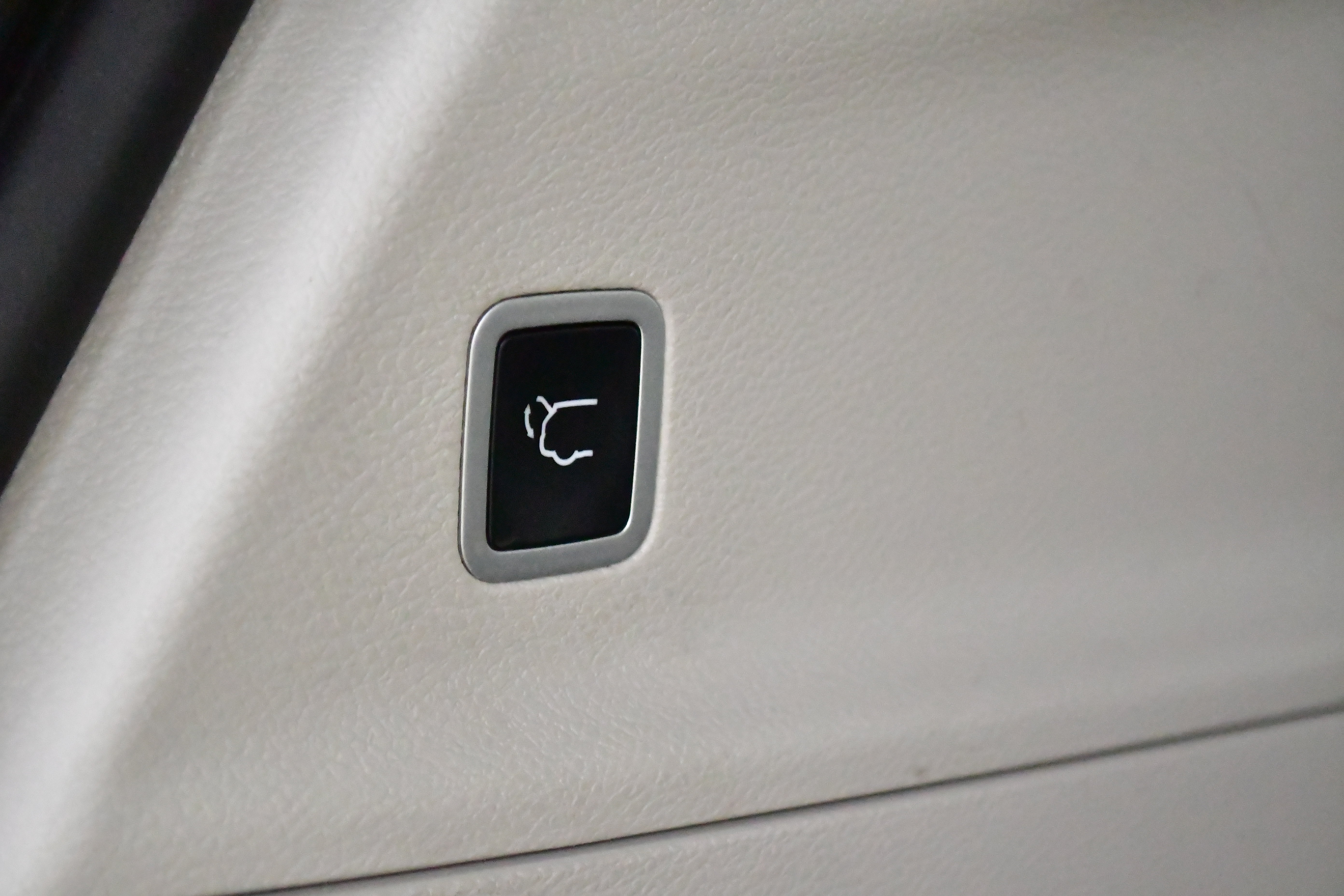 Used 2023 Chrysler Pacifica Touring-L w/ Uconnect Theater Family Group FWD image 9