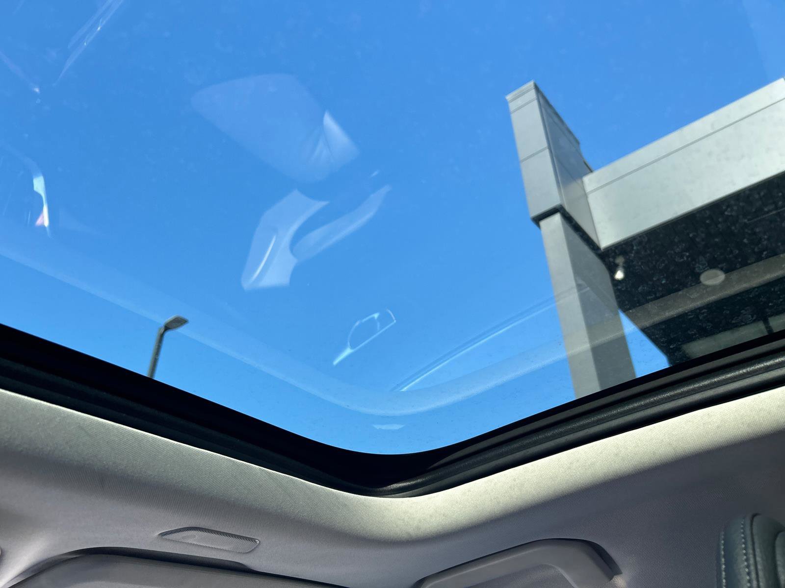 Used 2025 Volvo V60 B5 Cross Country Plus image 24