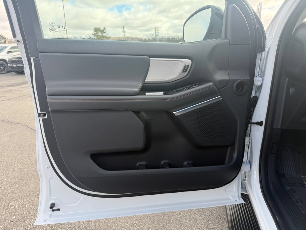 Used 2025 Ford Expedition Max Active AWD/4WD image 18