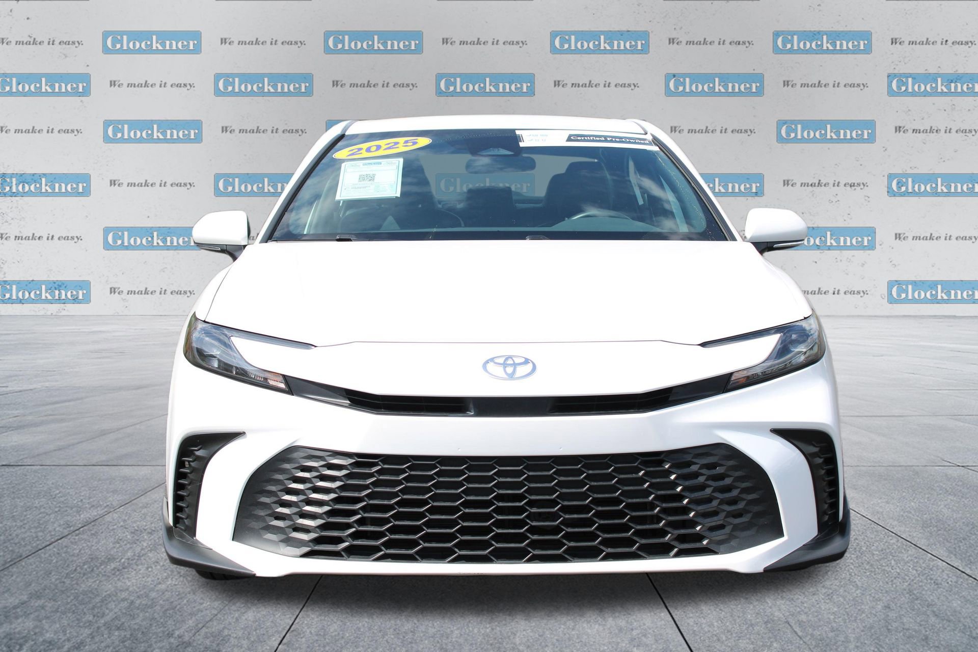 Used 2025 Toyota Camry SE image 2