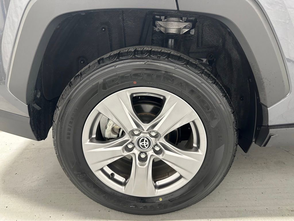 Used 2025 Toyota RAV4 XLE AWD/4WD image 61