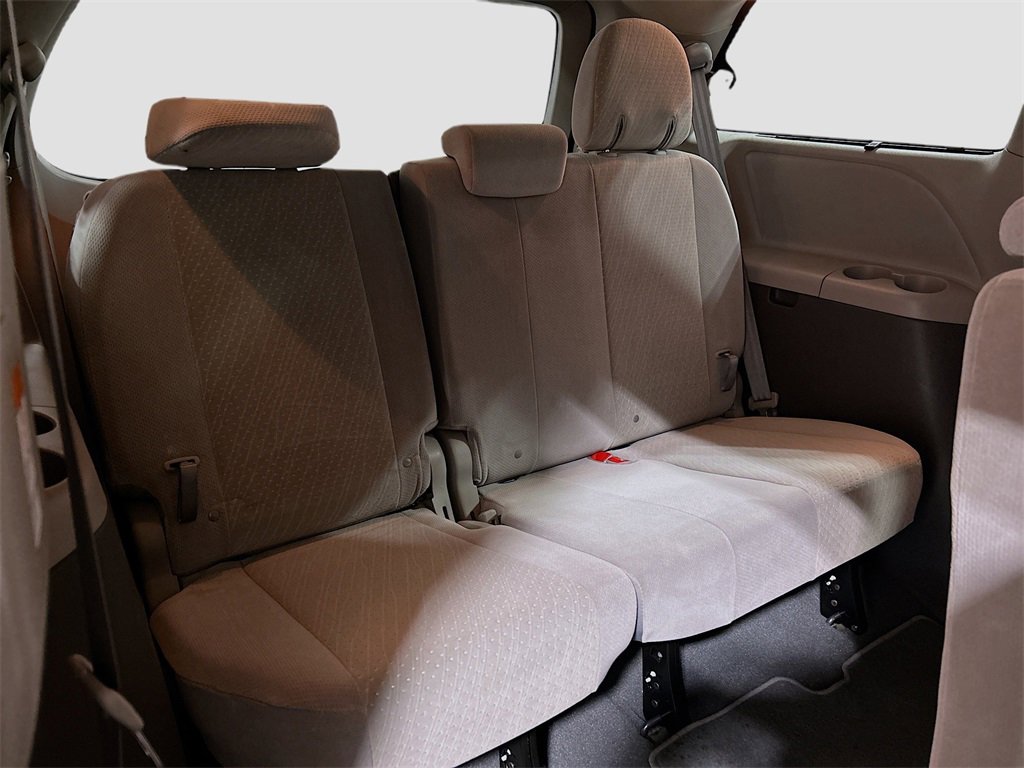 Used 2020 Toyota Sienna LE image 29