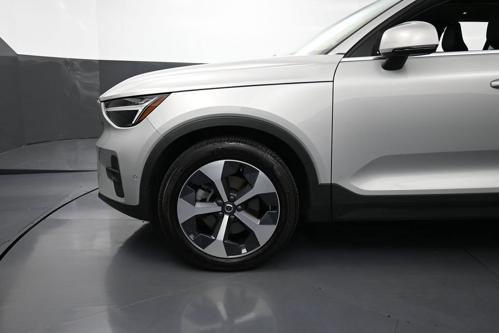 Used 2023 Volvo XC40 B5 Plus w/ Driver Assist Package AWD/4WD image 12
