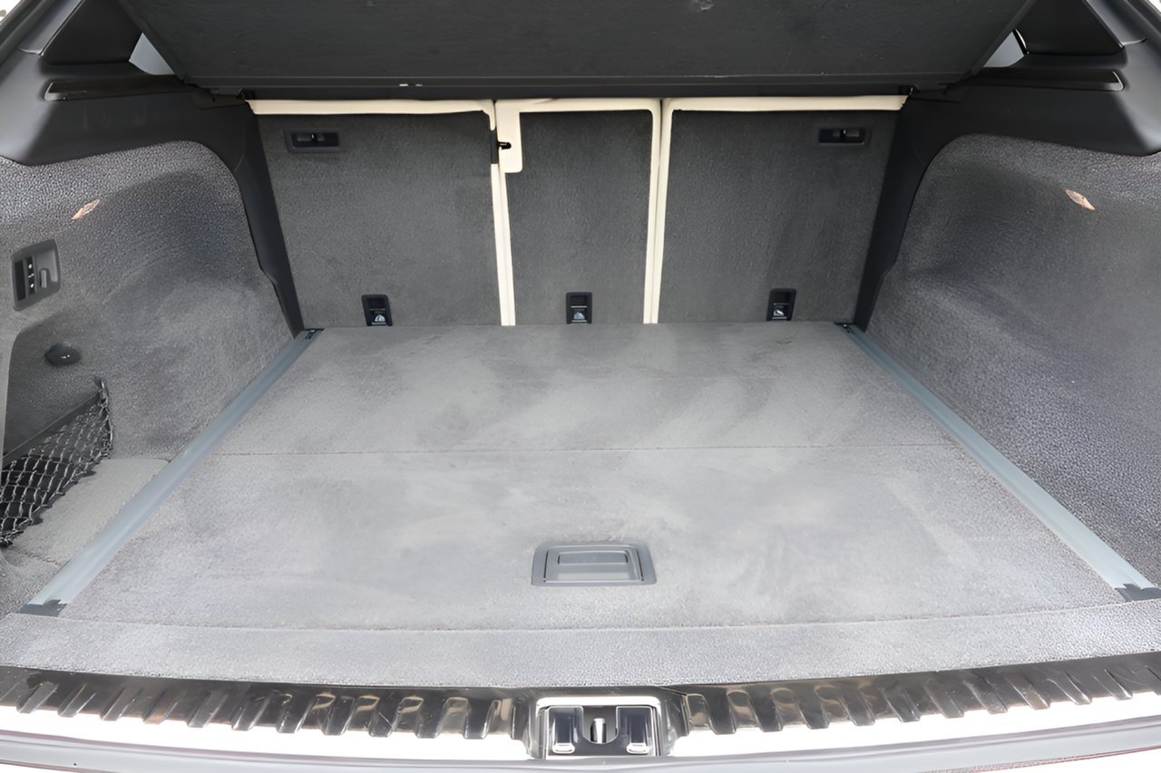 Used 2024 Bentley Bentayga AWD/4WD image 19