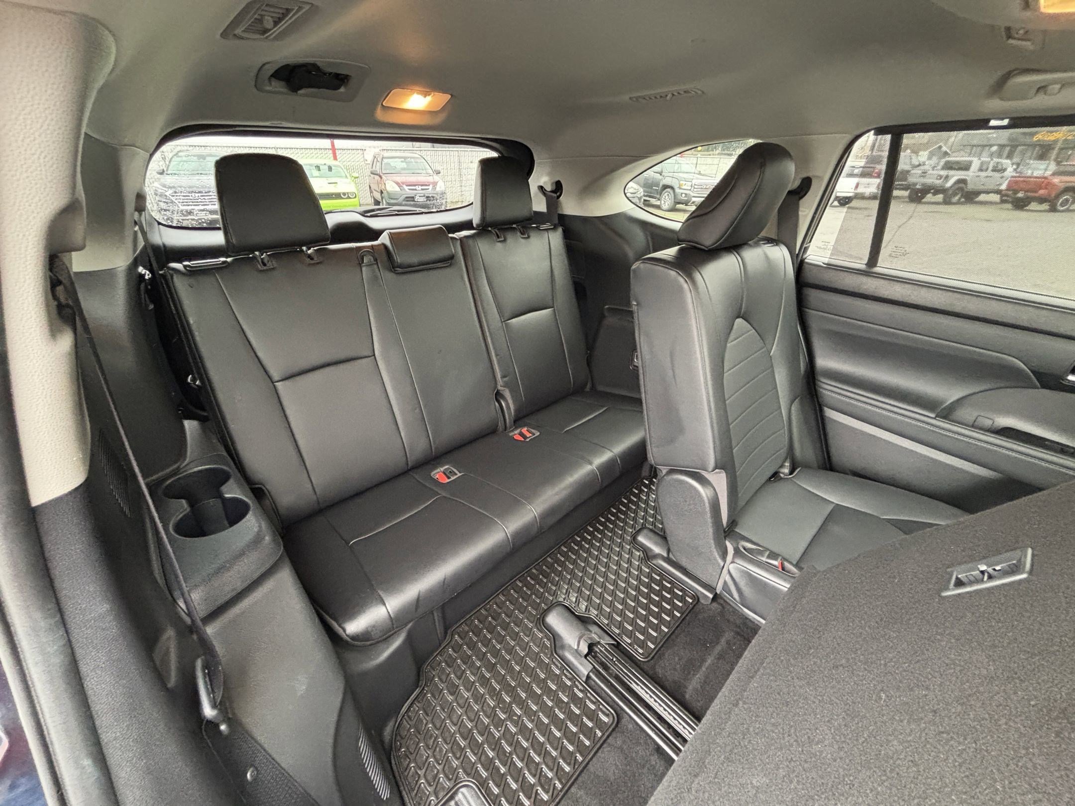 Used 2022 Toyota Highlander XLE image 15