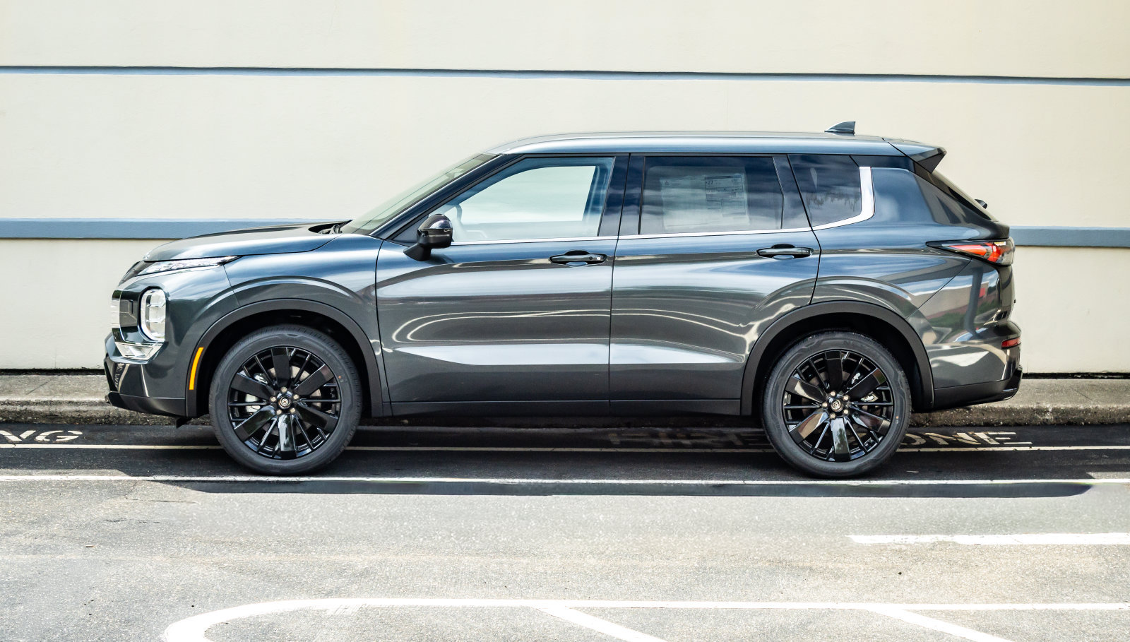 New 2026 Mitsubishi Outlander LE AWD/4WD image 4