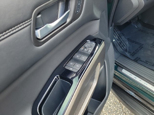 Used 2025 Nissan Pathfinder Platinum w/ Cargo Package FWD image 17